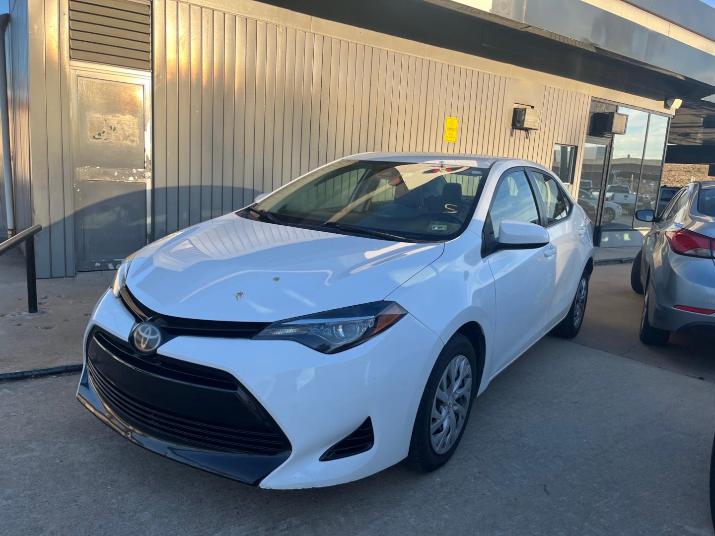 2018 WHITE TOYOTA COROLLA SE; LE; XLE; SE 6M (5YFBURHE6JP) with an 1.8L L4 DOHC 16V engine, 6M transmission, located at 8101 E. Skelly Dr., Tulsa, OK, 74129, (918) 592-3593, 36.121891, -95.888802 - Photo#10